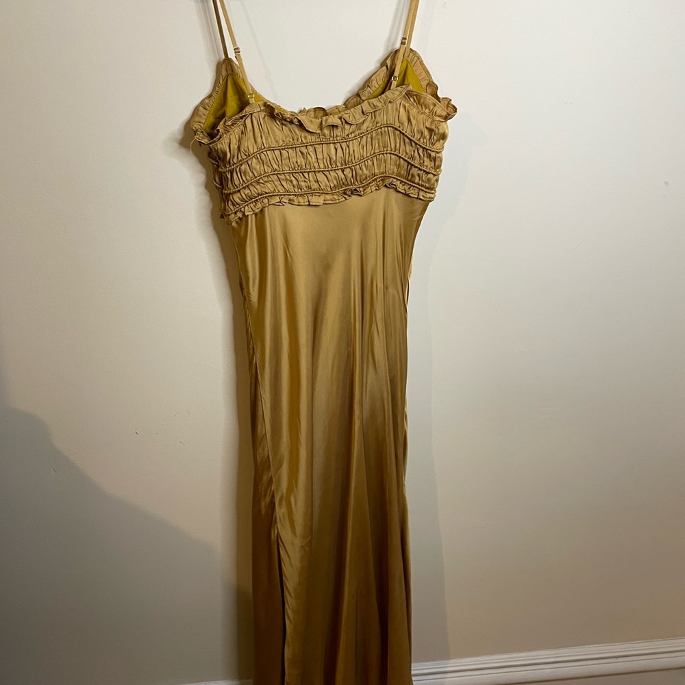 NWT ASTR The Label Zola Smocked Midi Dress in Antique Gold - Picture 12 of 12